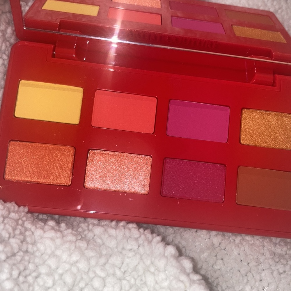 Caliente- artist couture- EYE SHADOW PALETTE